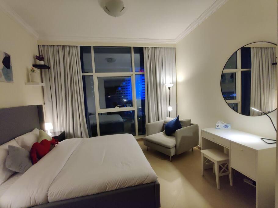 Serenity View: Modern 1BR in Dubai Marina Exterior photo